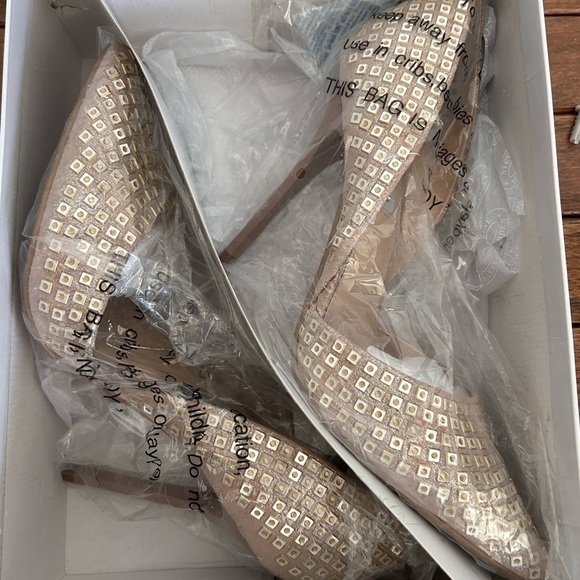 Steve Madden Women’s Varcityr Gold Multi D'Orsay Pumps- Size 8M - Picture 9 of 11